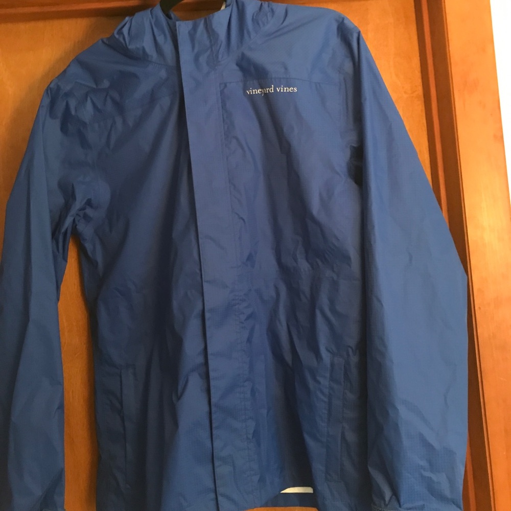 Boys blue vineyard vines rain coat xL